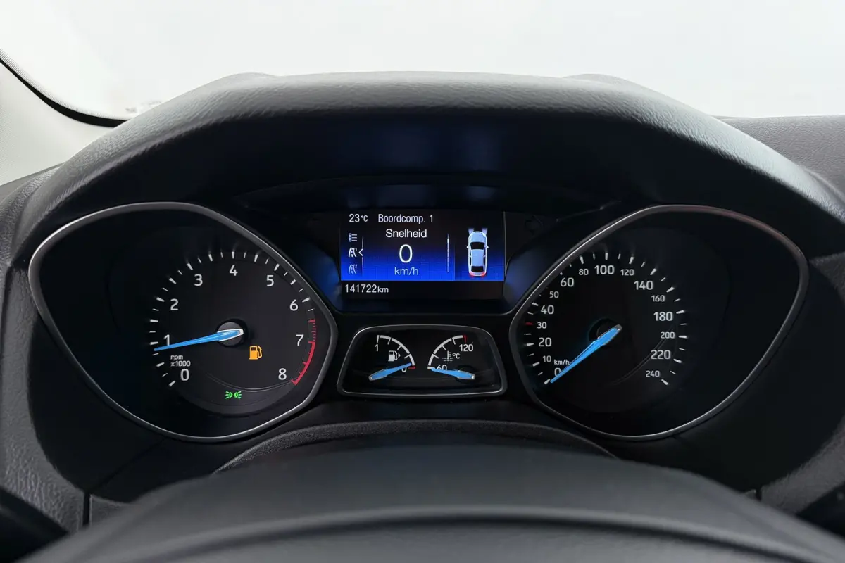1.0 Titanium | Inruilkoopje! | Parkeersensoren | Navigatie | All-season | Stoelverwarming | Cruise Control |
