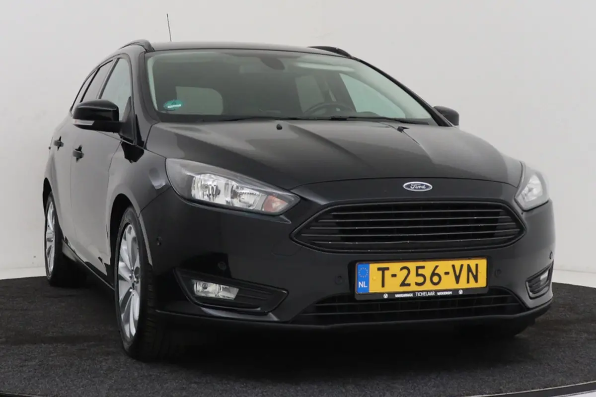 1.0 Titanium | Inruilkoopje! | Parkeersensoren | Navigatie | All-season | Stoelverwarming | Cruise Control |