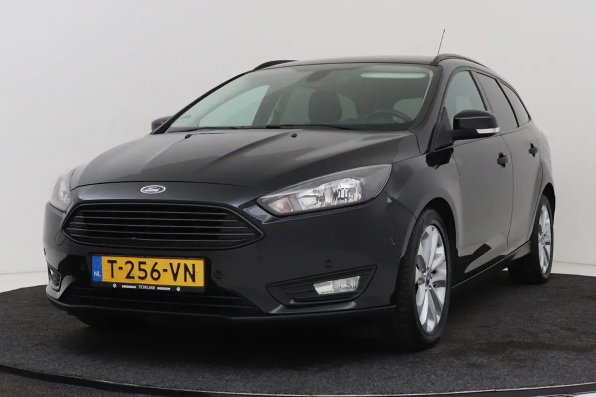 1.0 Titanium | Inruilkoopje! | Parkeersensoren | Navigatie | All-season | Stoelverwarming | Cruise Control |