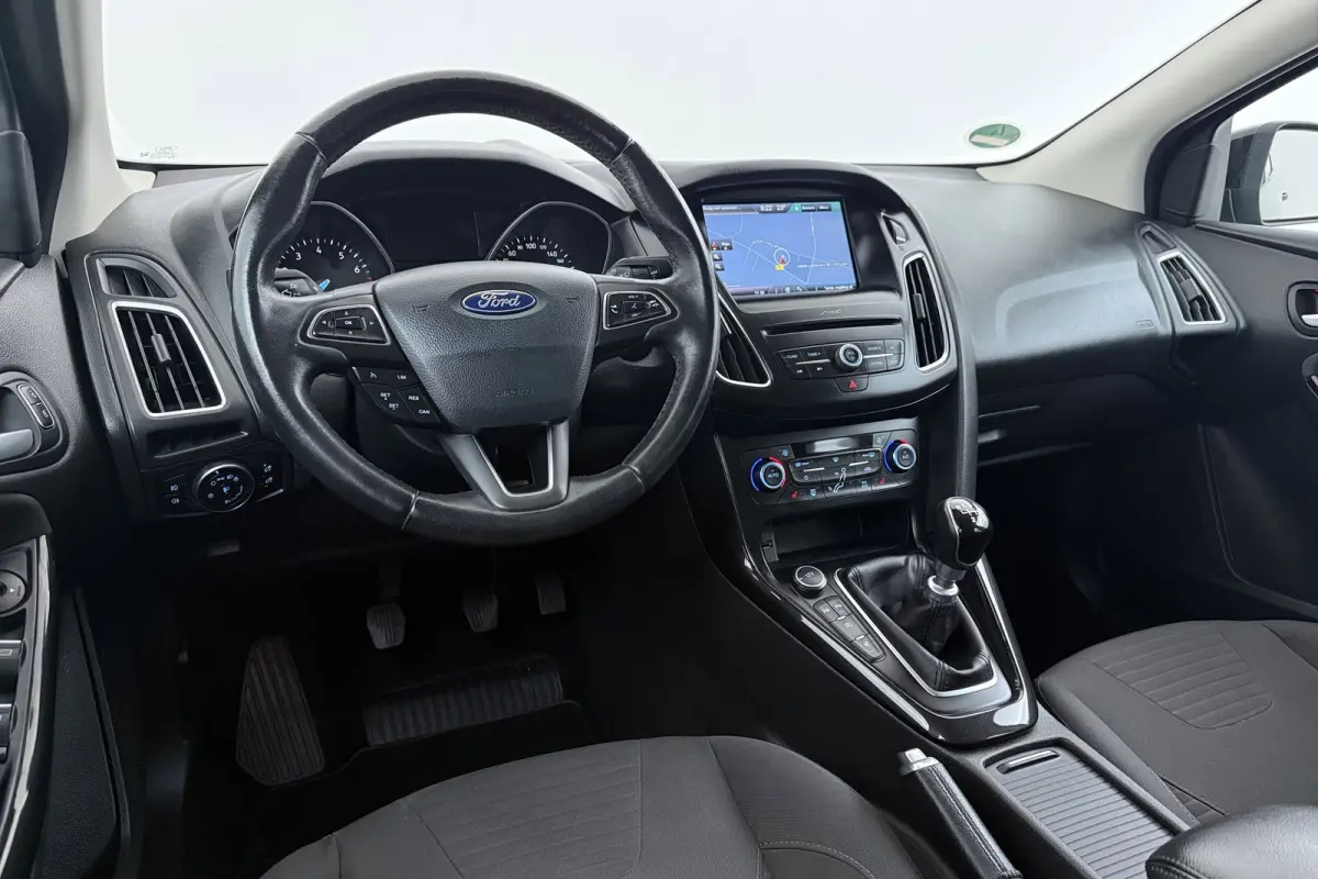 1.0 Titanium | Inruilkoopje! | Parkeersensoren | Navigatie | All-season | Stoelverwarming | Cruise Control |