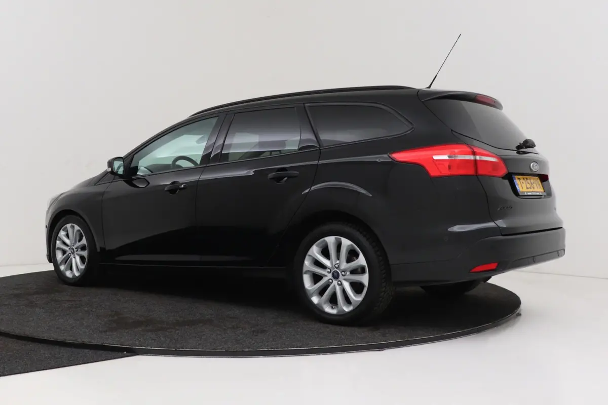 1.0 Titanium | Inruilkoopje! | Parkeersensoren | Navigatie | All-season | Stoelverwarming | Cruise Control |