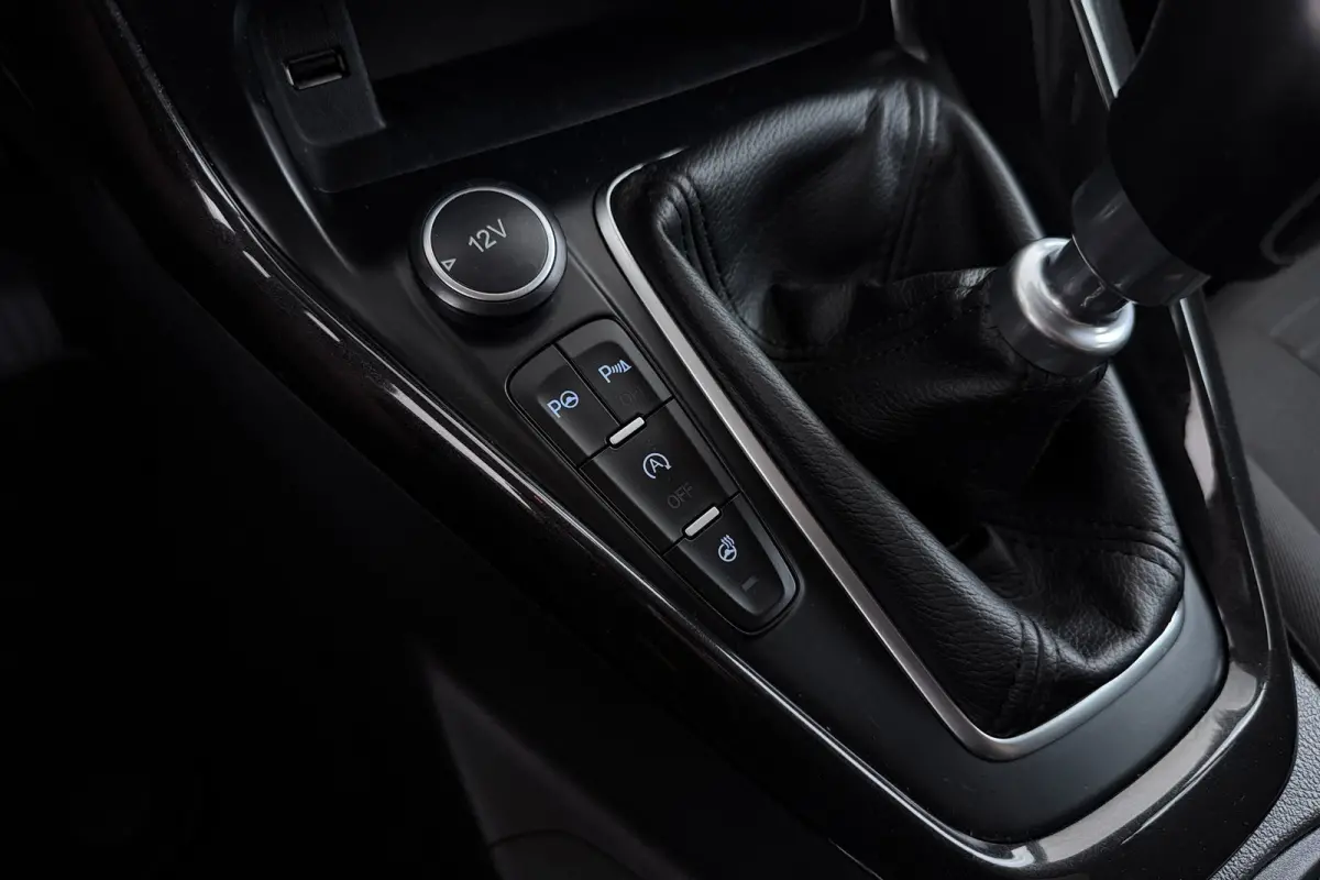 1.0 Titanium | Inruilkoopje! | Parkeersensoren | Navigatie | All-season | Stoelverwarming | Cruise Control |