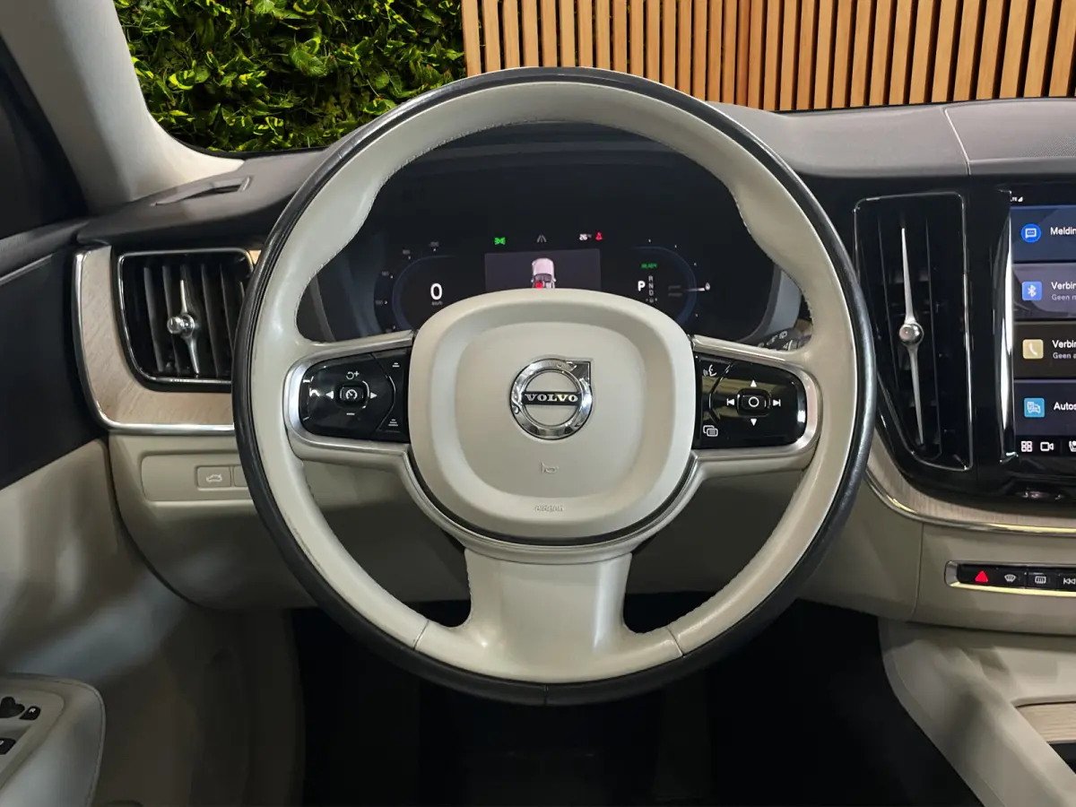 2.0 T8 Plug-in hybrid AWD Ultra Dark | Massage/Ventilatie | Trekhaak | 360 Cam | Pano | Memory