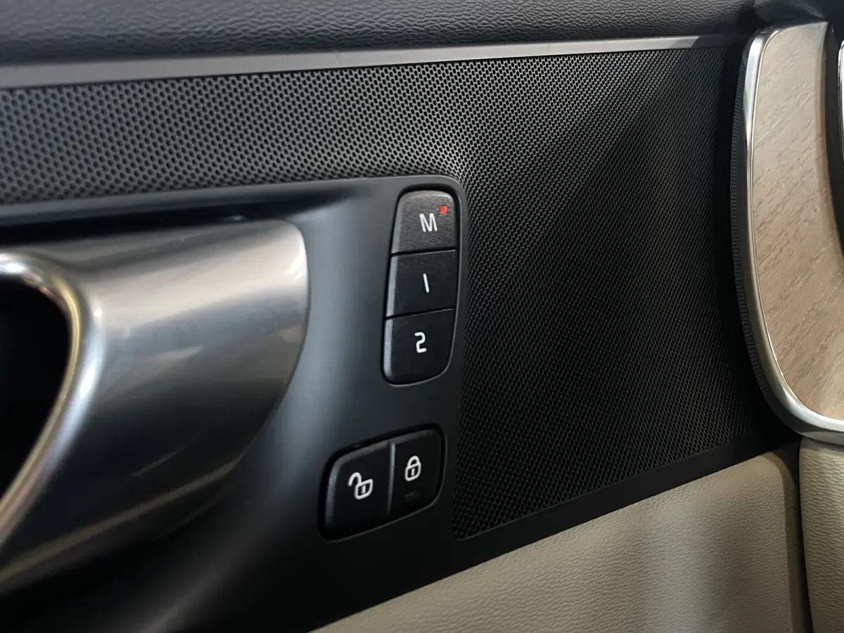 2.0 T8 Plug-in hybrid AWD Ultra Dark | Massage/Ventilatie | Trekhaak | 360 Cam | Pano | Memory