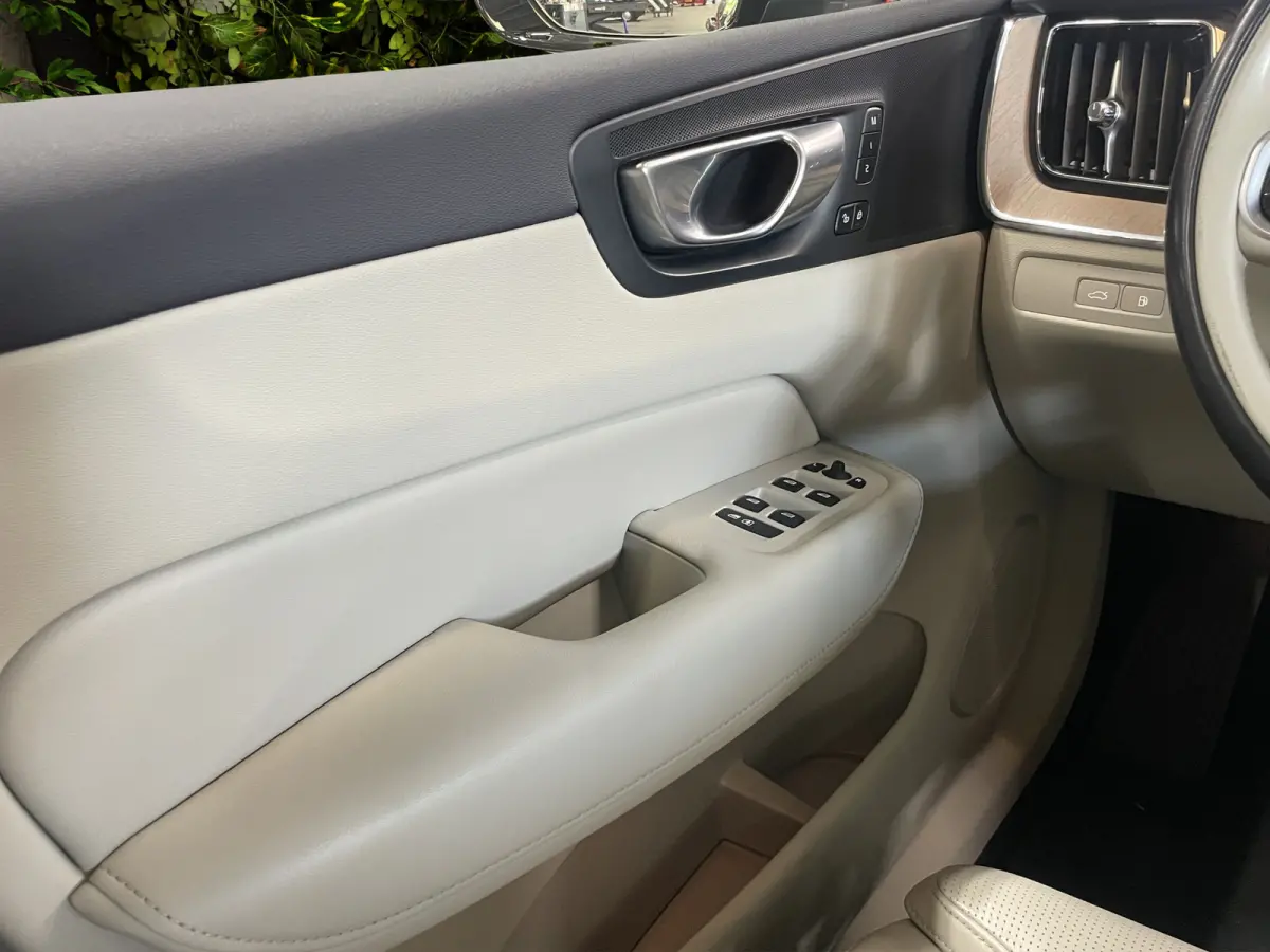 2.0 T8 Plug-in hybrid AWD Ultra Dark | Massage/Ventilatie | Trekhaak | 360 Cam | Pano | Memory