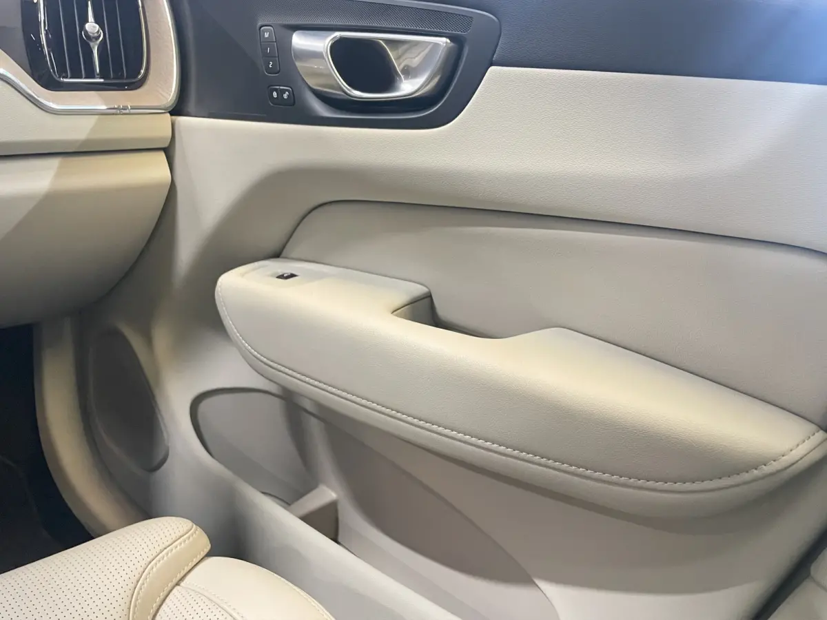 2.0 T8 Plug-in hybrid AWD Ultra Dark | Massage/Ventilatie | Trekhaak | 360 Cam | Pano | Memory