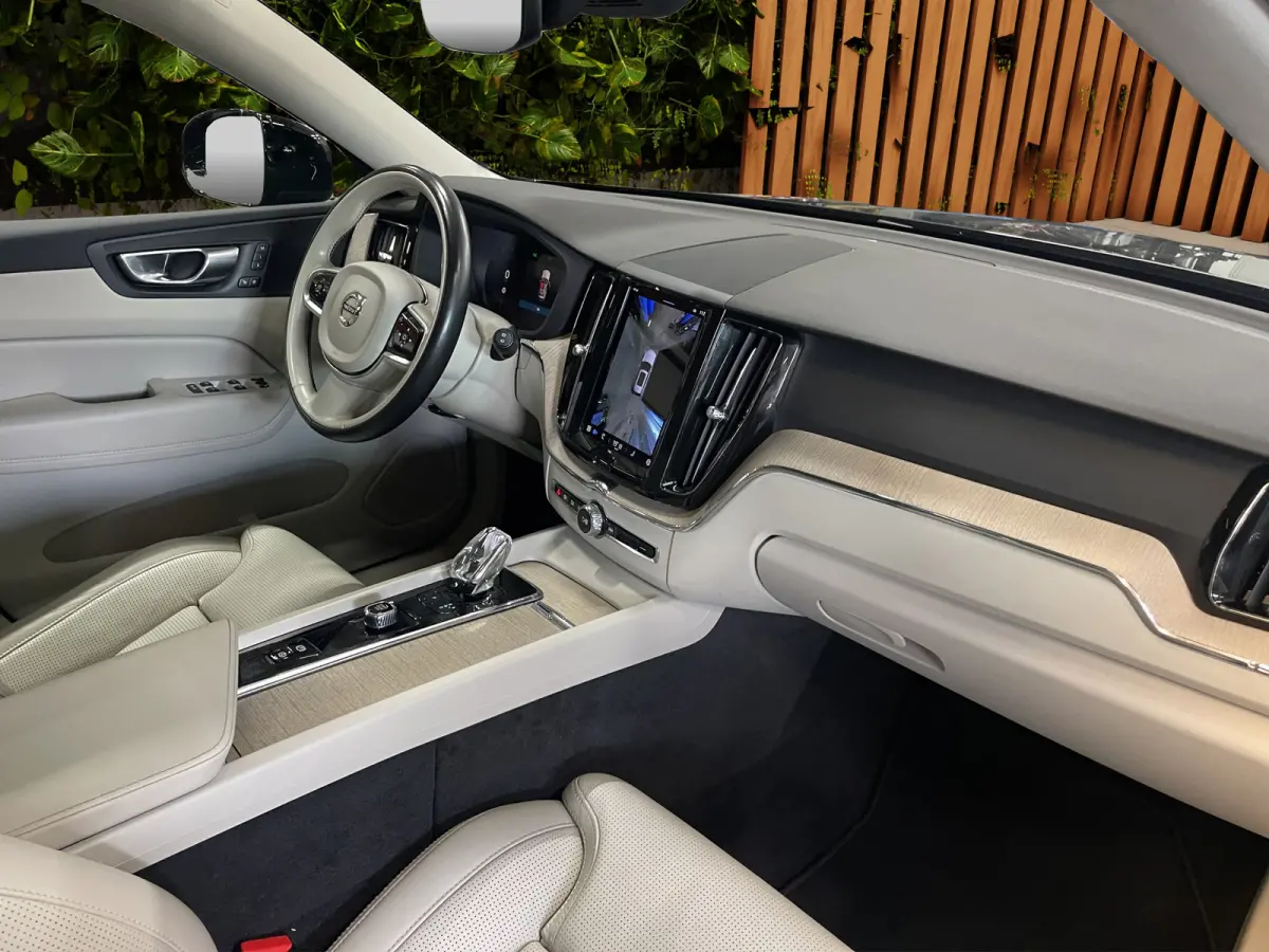 2.0 T8 Plug-in hybrid AWD Ultra Dark | Massage/Ventilatie | Trekhaak | 360 Cam | Pano | Memory