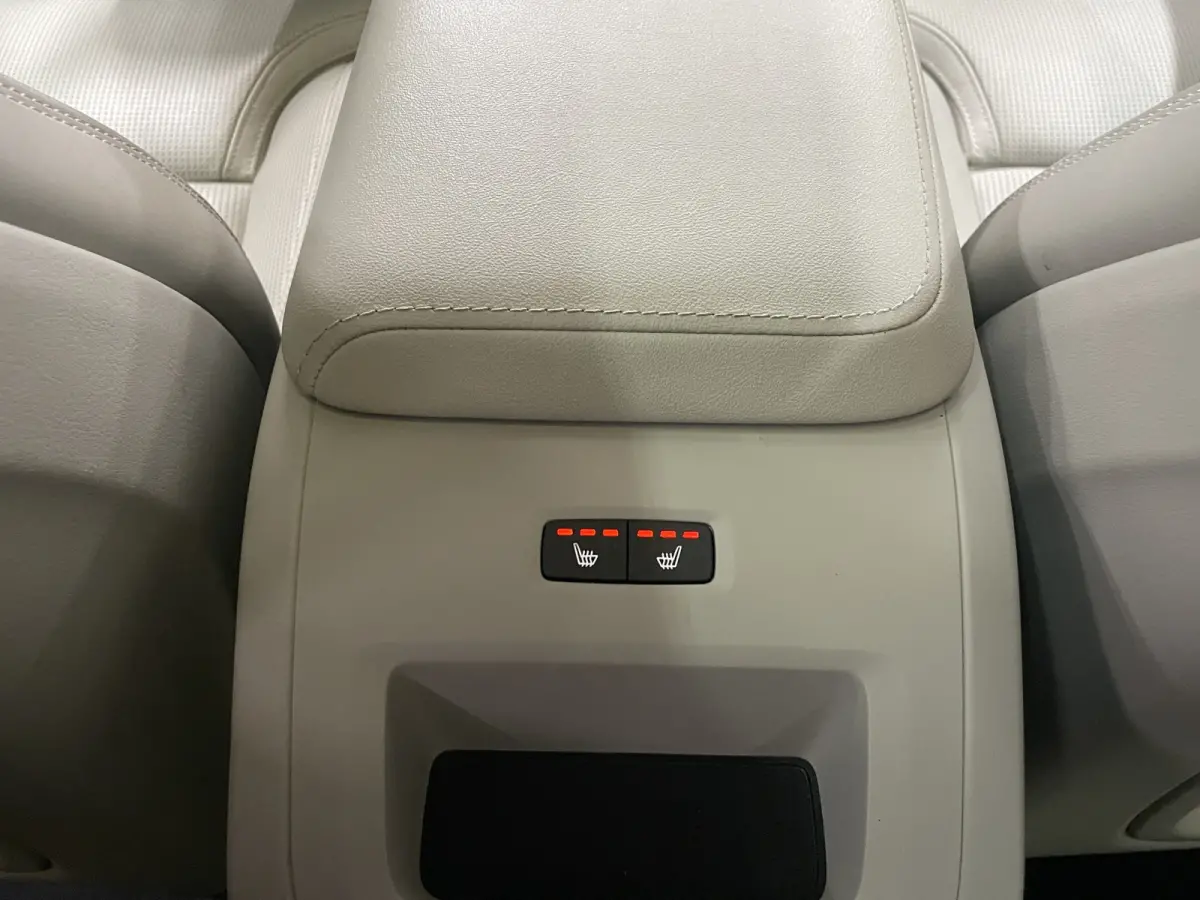 2.0 T8 Plug-in hybrid AWD Ultra Dark | Massage/Ventilatie | Trekhaak | 360 Cam | Pano | Memory