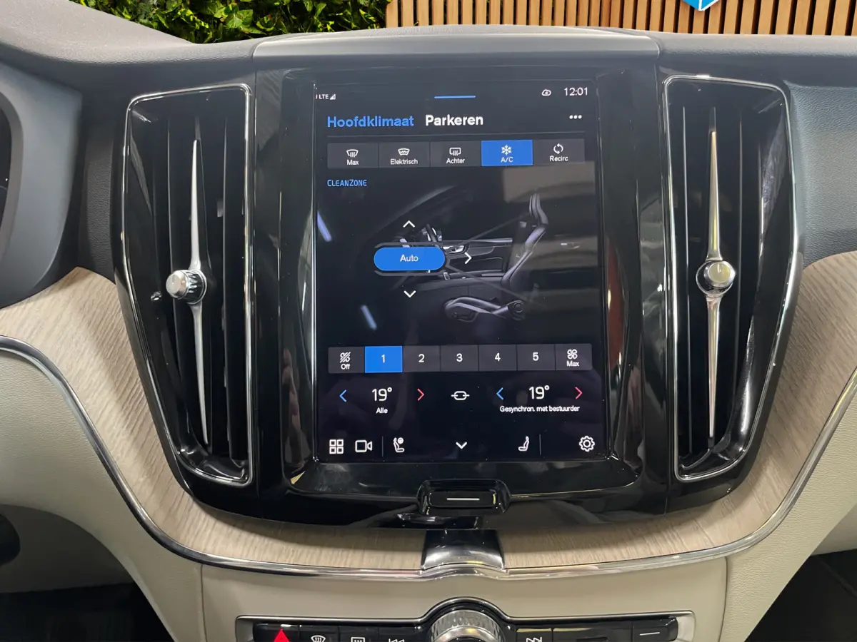 2.0 T8 Plug-in hybrid AWD Ultra Dark | Massage/Ventilatie | Trekhaak | 360 Cam | Pano | Memory