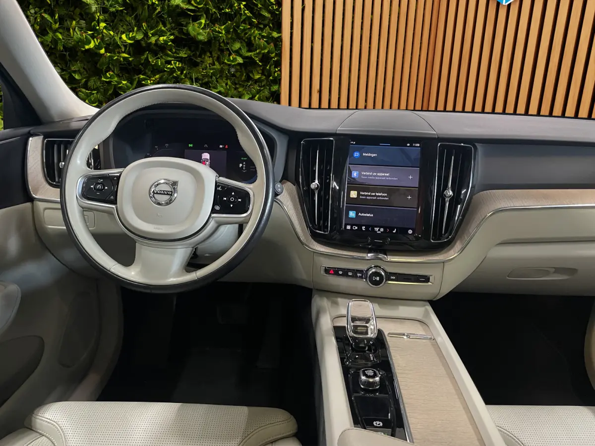 2.0 T8 Plug-in hybrid AWD Ultra Dark | Massage/Ventilatie | Trekhaak | 360 Cam | Pano | Memory