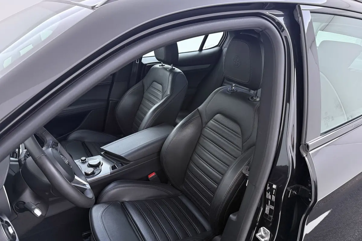 2.0 T AWD Super Veloce | Squadra Tuning | Afn. Trekhaak | Automaat | BSM | Elek. stoel | Stoel-&stuurverwarming