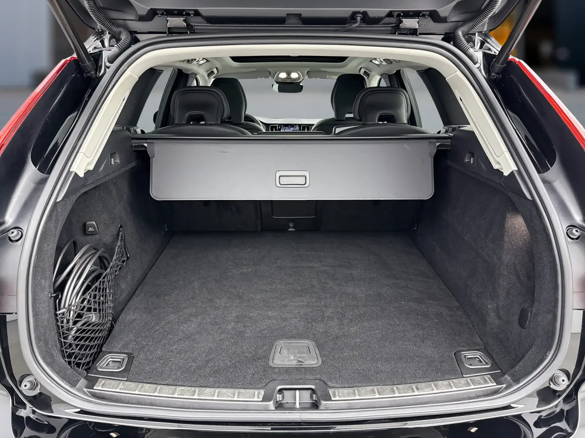 T6 Recharge Core Bright Long Range | 20" | Leder | Elektr. verst. Stoelen | Parkeercamera | Stoel/Stuur/Achterbankverwarming | Adaptieve Cruise | BLIS