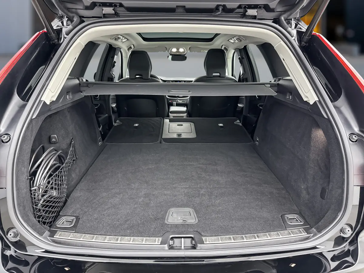 T6 Recharge Core Bright Long Range | 20" | Leder | Elektr. verst. Stoelen | Parkeercamera | Stoel/Stuur/Achterbankverwarming | Adaptieve Cruise | BLIS