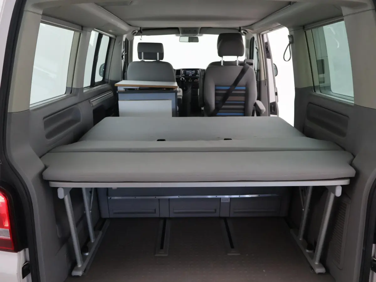 2.0 TDI 140 PK CALIFORNIA BEACH CAMPER 6-PERS. FABRIEKS CAMPER | STANDKACHEL | STOELVERW. | CAMERA | TREKHAAK