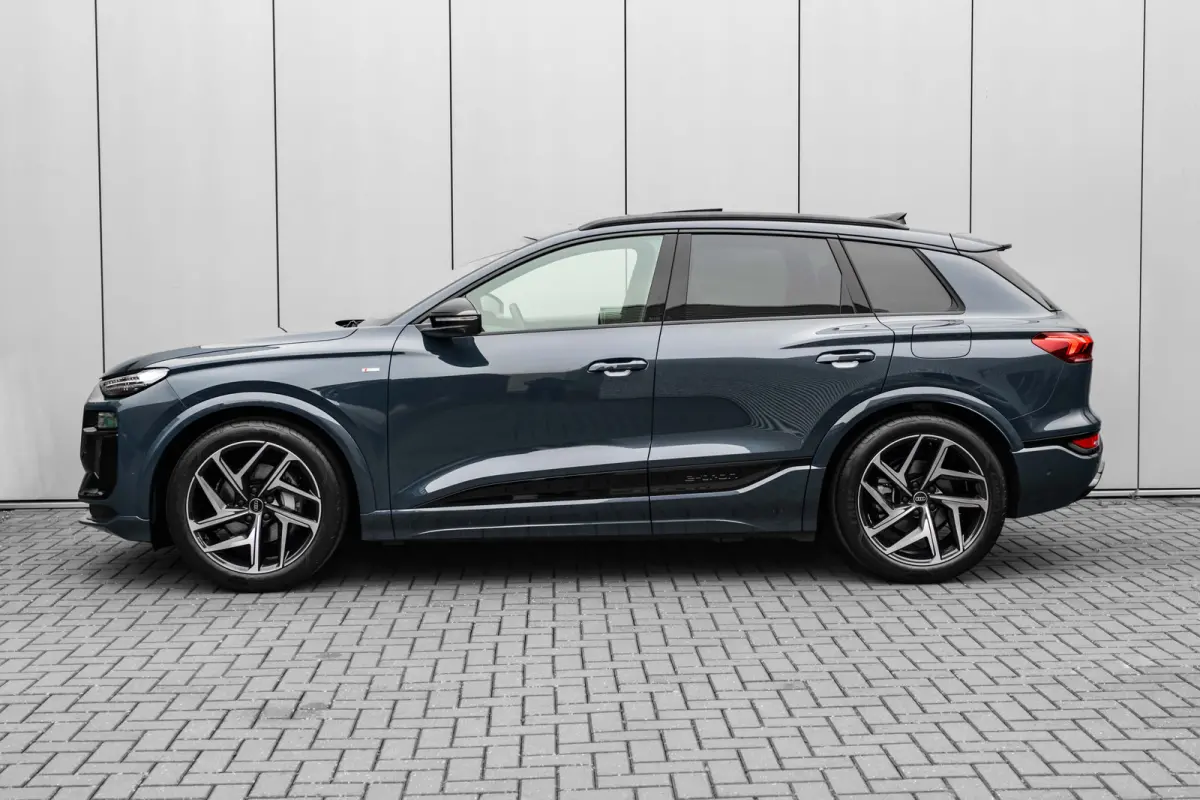 S edition | Adaptive air suspension | Adaptive cruise control | Audi sound system