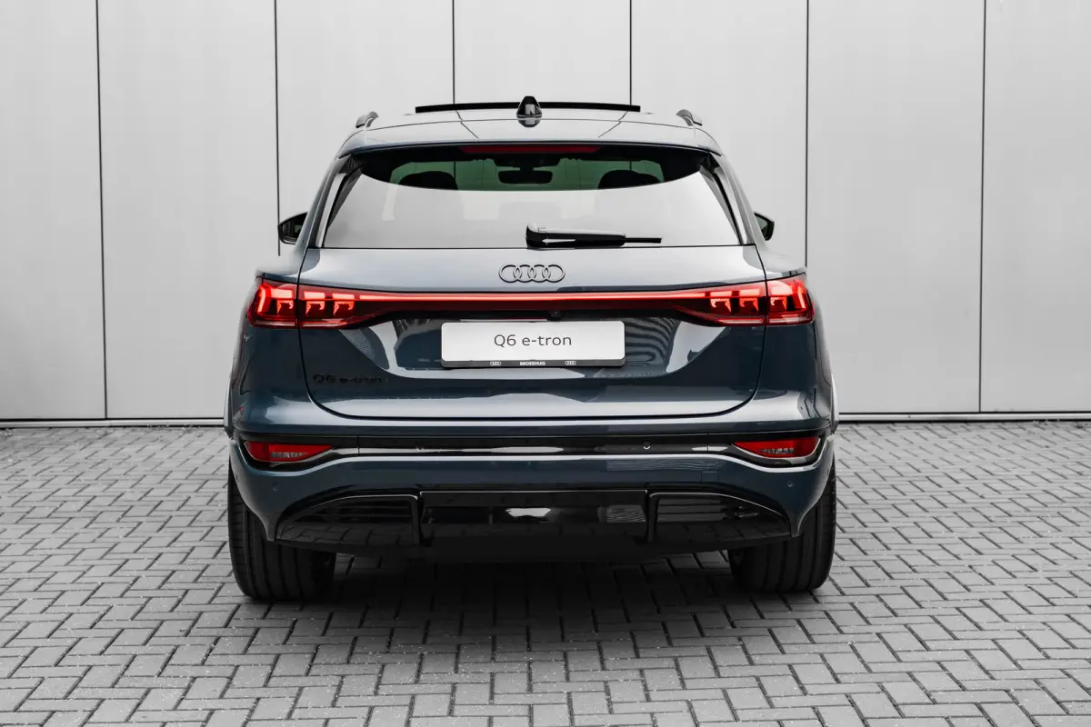 S edition | Adaptive air suspension | Adaptive cruise control | Audi sound system
