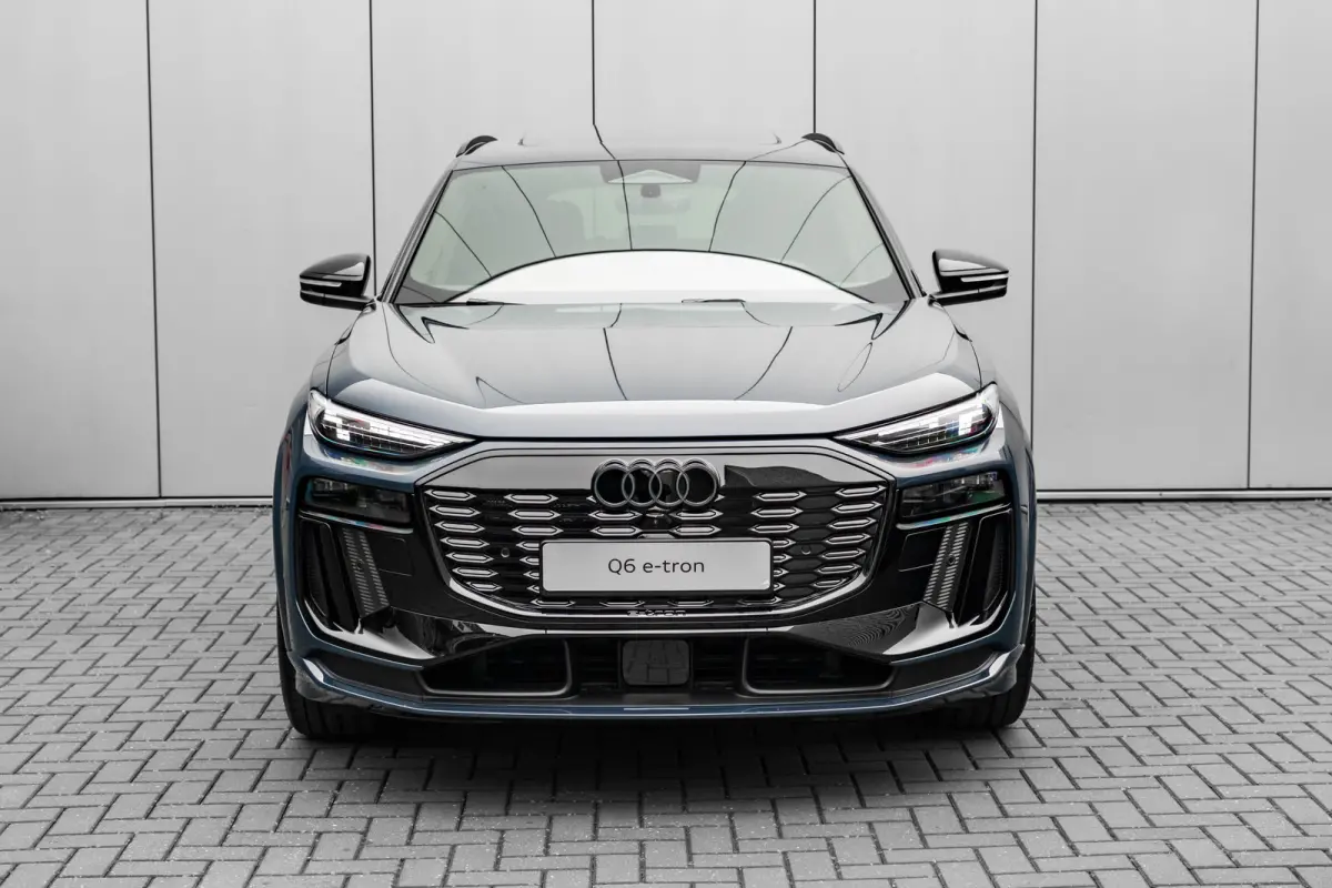 S edition | Adaptive air suspension | Adaptive cruise control | Audi sound system