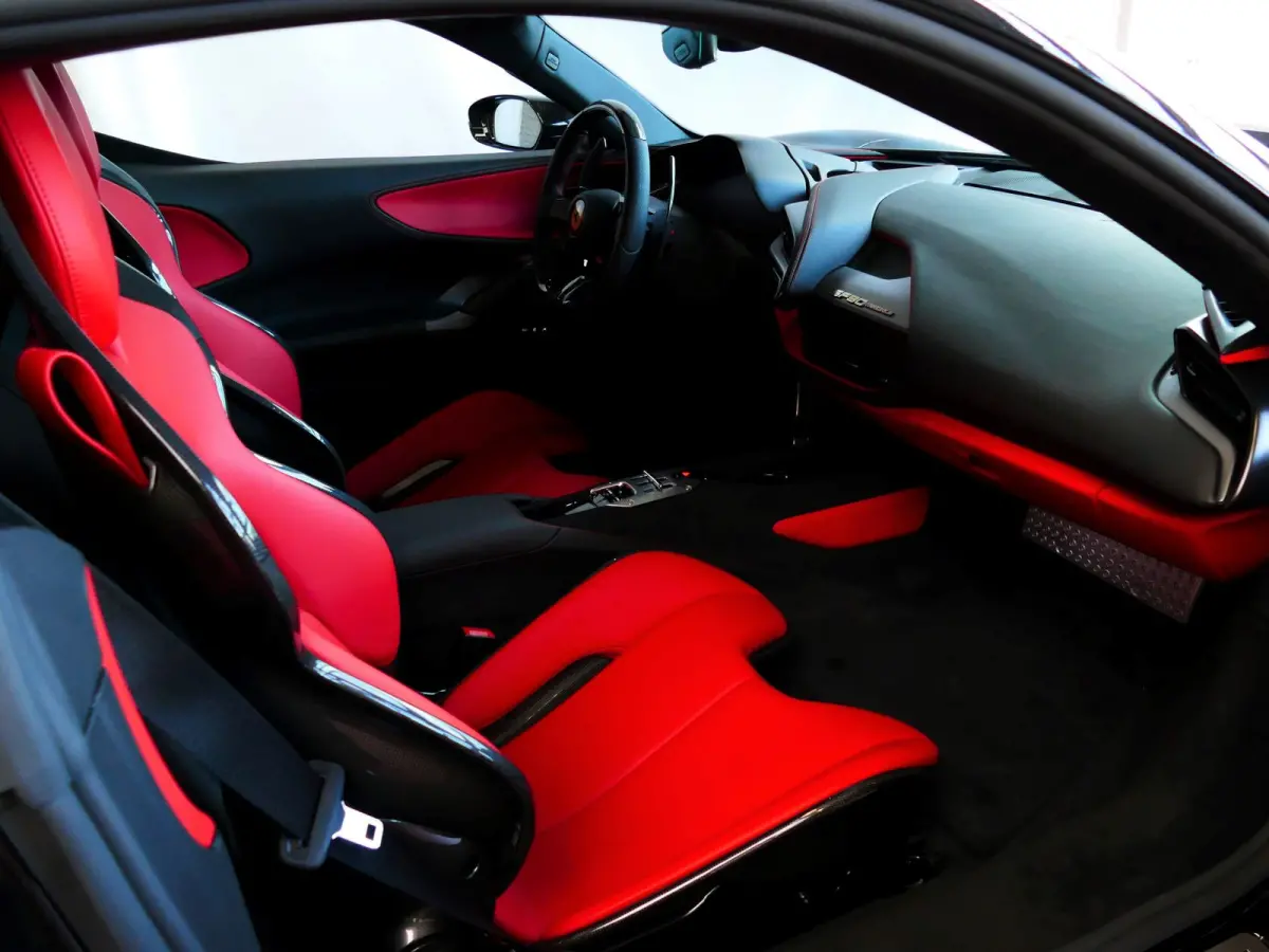 4.0 V8 1000 pk INCL BTW/BPM. CARBON SEATS/STUUR LIFT CARPLAY AFS CAMERA phev