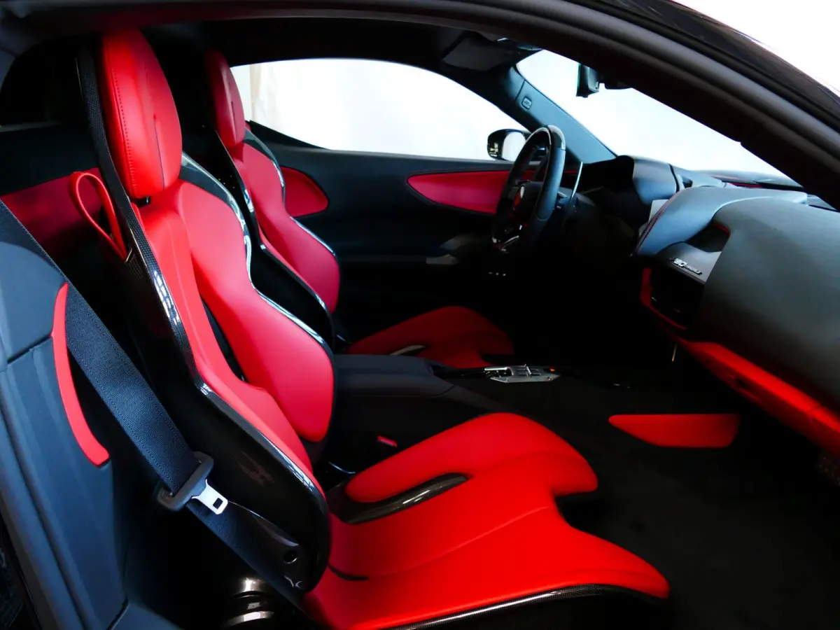 4.0 V8 1000 pk INCL BTW/BPM. CARBON SEATS/STUUR LIFT CARPLAY AFS CAMERA phev