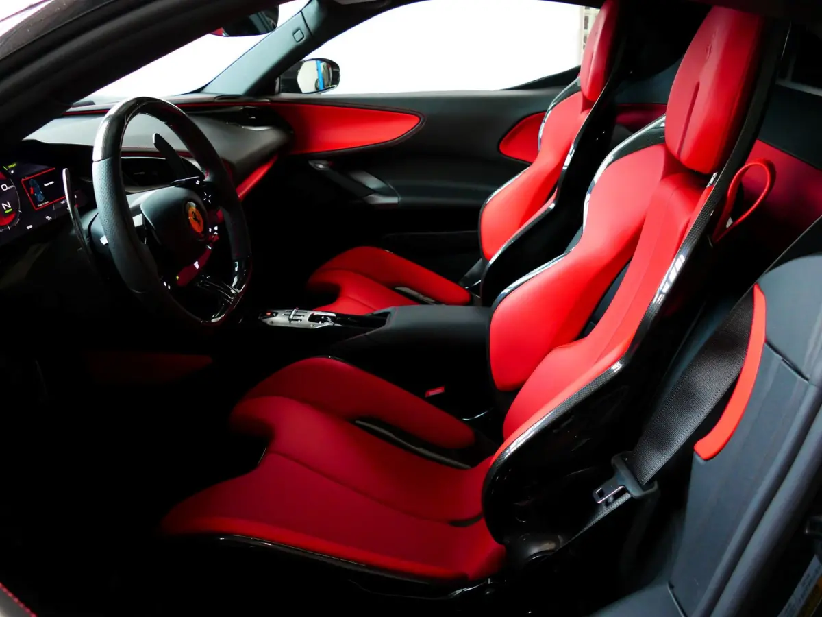 4.0 V8 1000 pk INCL BTW/BPM. CARBON SEATS/STUUR LIFT CARPLAY AFS CAMERA phev