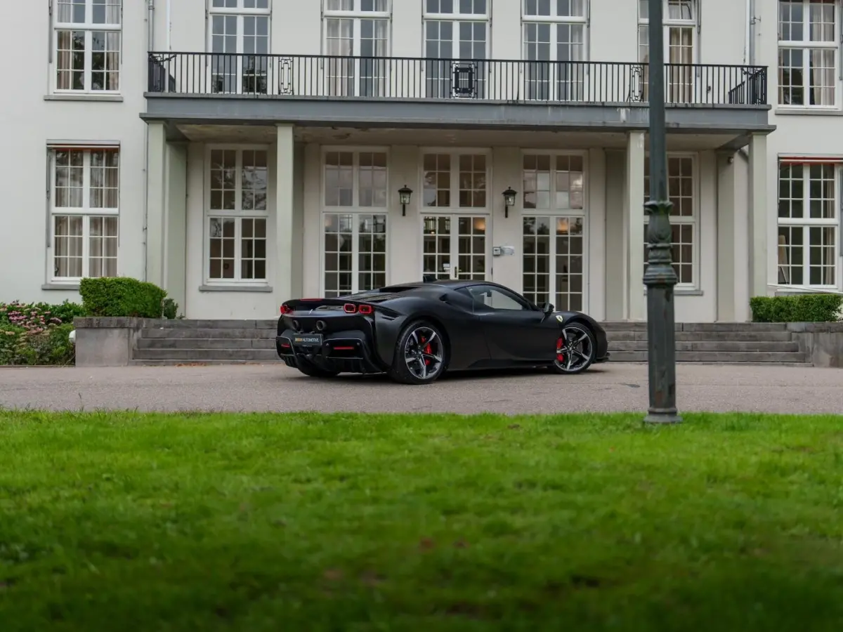 4.0 V8 1000 pk INCL BTW/BPM. CARBON SEATS/STUUR LIFT CARPLAY AFS CAMERA phev