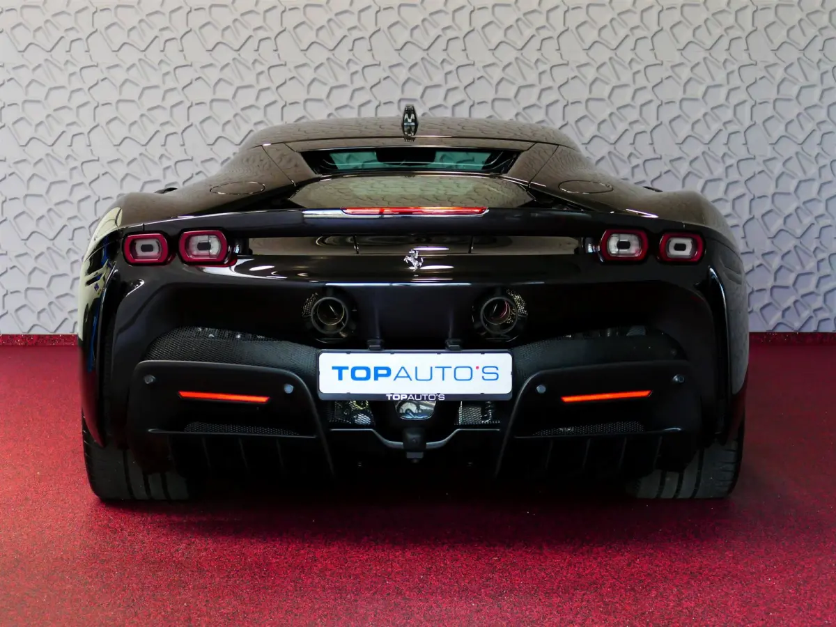 4.0 V8 1000 pk INCL BTW/BPM. CARBON SEATS/STUUR LIFT CARPLAY AFS CAMERA phev