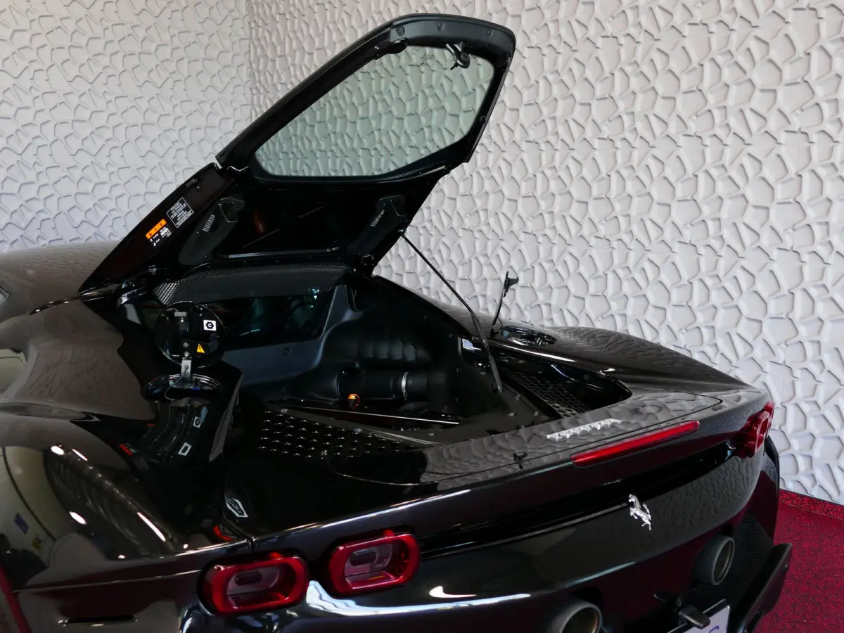 4.0 V8 1000 pk INCL BTW/BPM. CARBON SEATS/STUUR LIFT CARPLAY AFS CAMERA phev