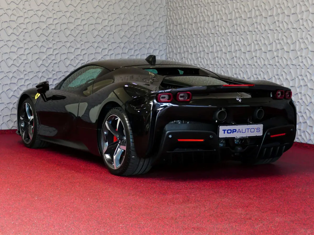 4.0 V8 1000 pk INCL BTW/BPM. CARBON SEATS/STUUR LIFT CARPLAY AFS CAMERA phev