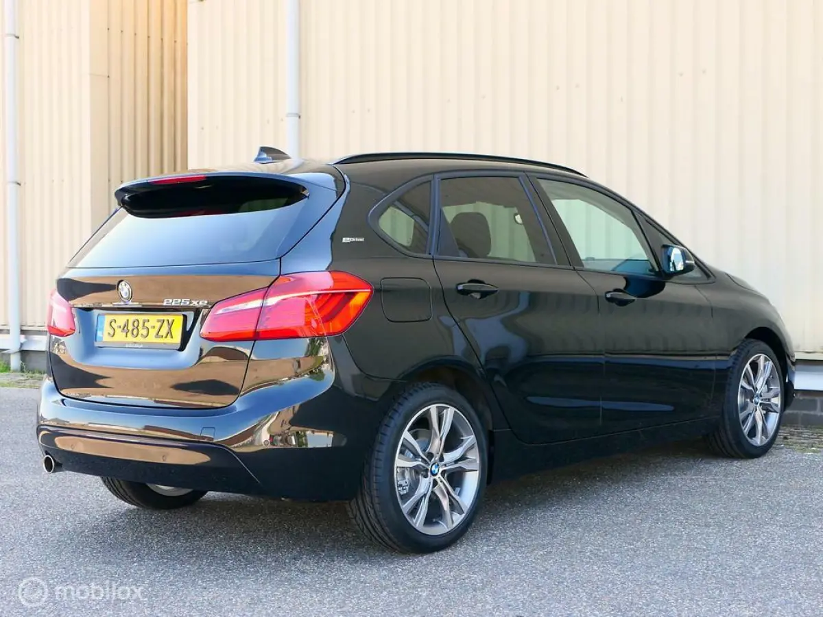 225XE Sport Line - leer - LED - 18 inch