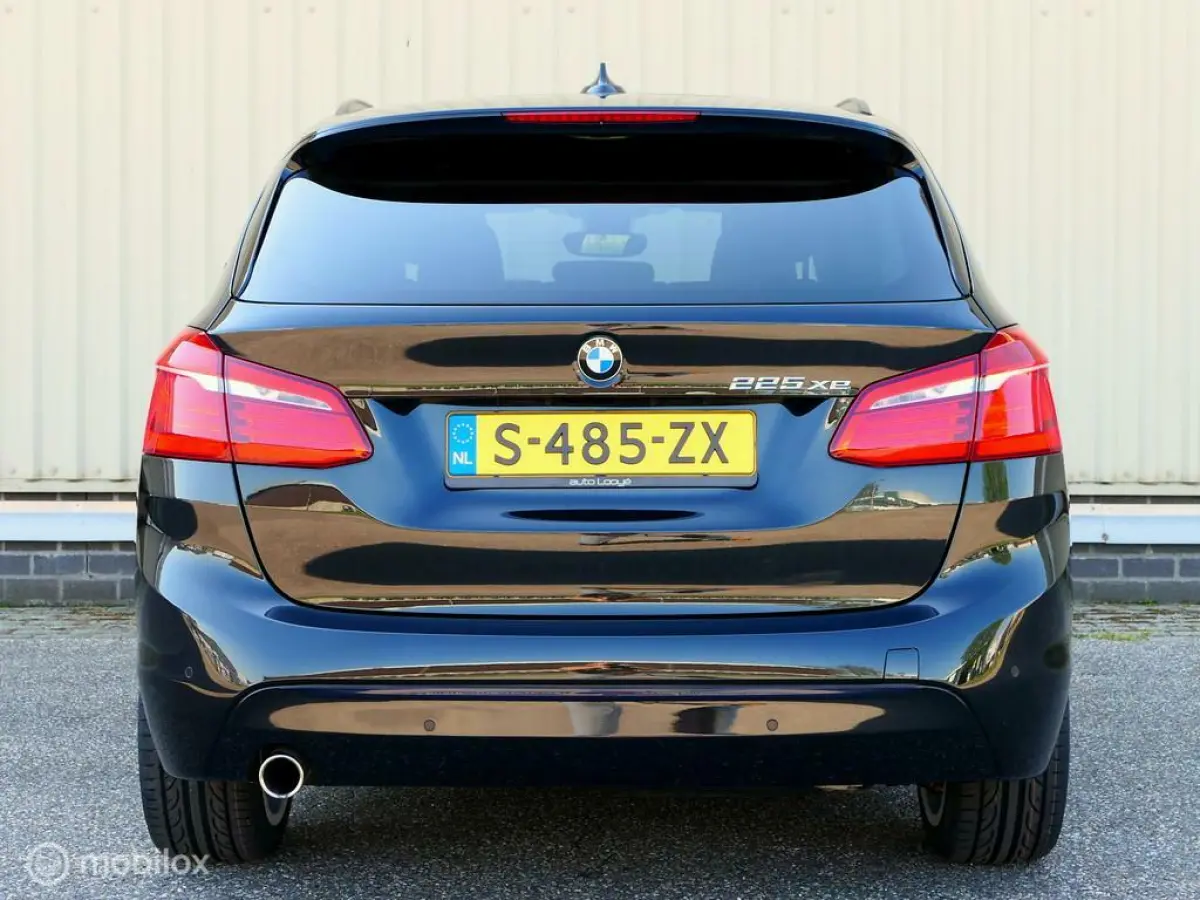 225XE Sport Line - leer - LED - 18 inch