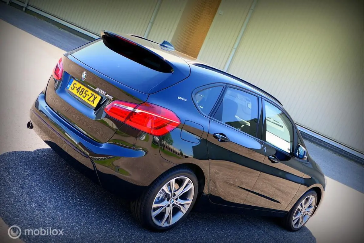 225XE Sport Line - leer - LED - 18 inch