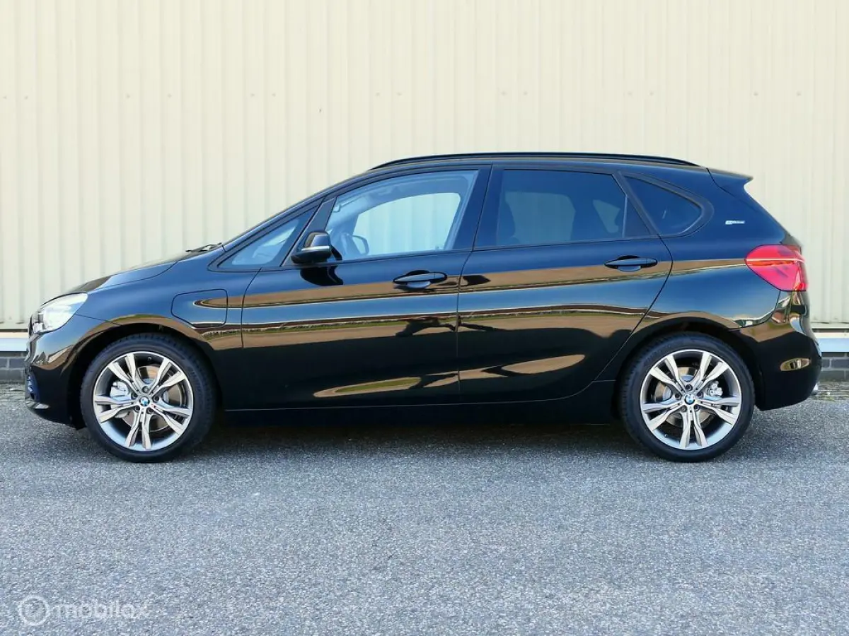 225XE Sport Line - leer - LED - 18 inch