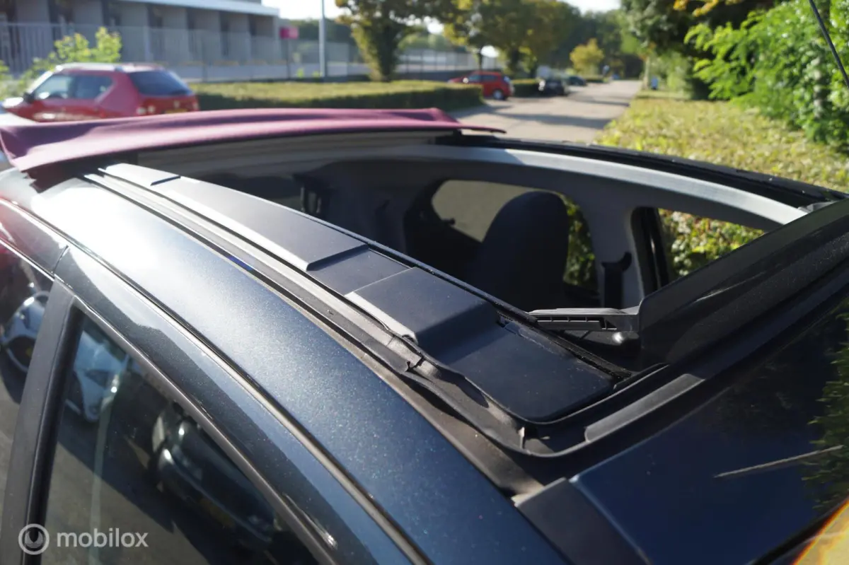 1.0 VVT-i x-clusiv cabrio 8000 km