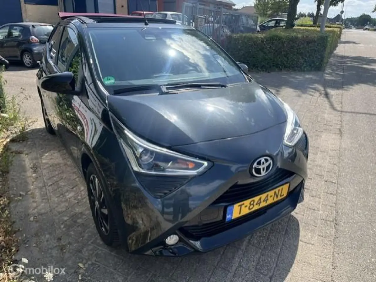 1.0 VVT-i x-clusiv cabrio 8000 km