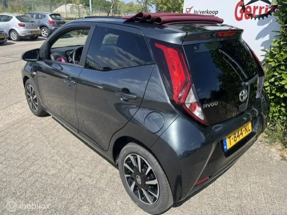 1.0 VVT-i x-clusiv cabrio 8000 km