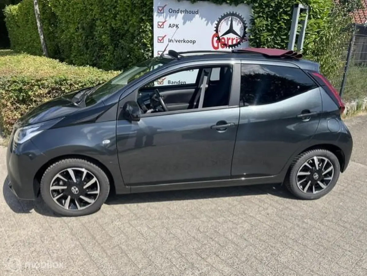 1.0 VVT-i x-clusiv cabrio 8000 km