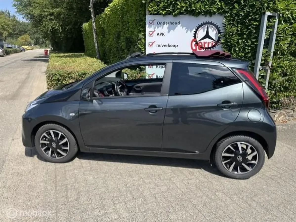 1.0 VVT-i x-clusiv cabrio 8000 km