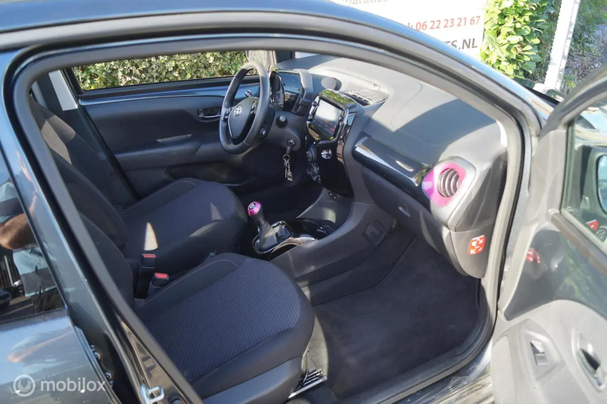 1.0 VVT-i x-clusiv cabrio 8000 km
