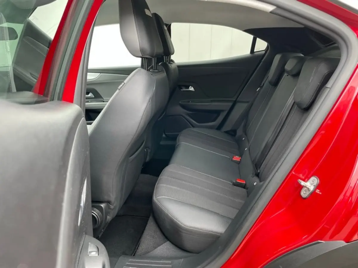 1.2 Turbo Business Elegance met 10-inch Navigatie, Keyless, Camera