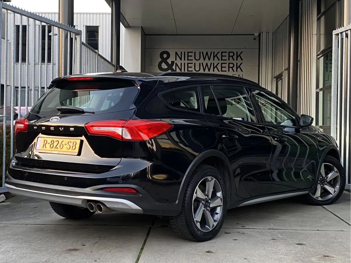 1.0 EcoBoost Active Business | NAVI | CRUISE CONTROL | CARPLAY | STOEL/STUURVERWARMING | PDC V+A | LMV 17'' | AIRCO | BLUETOOTH | ALL-SEASON BANDEN