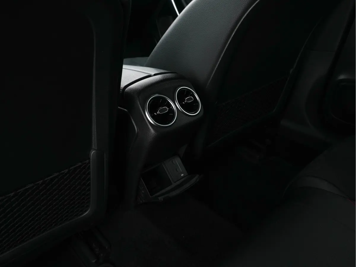 180 AMG-Line Business Solution *PANO | LEATHER-MICROFIBRE | WIDESCREEN-COCKPIT | FULL-LED | CAMERA | ECC | PDC | CRUISE | HEATED-SPORTSEATS | PRIVACY-GLASS | 18"ALU*