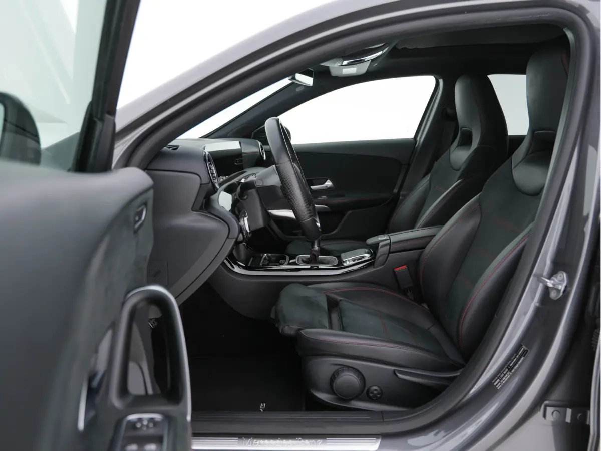 180 AMG-Line Business Solution *PANO | LEATHER-MICROFIBRE | WIDESCREEN-COCKPIT | FULL-LED | CAMERA | ECC | PDC | CRUISE | HEATED-SPORTSEATS | PRIVACY-GLASS | 18"ALU*