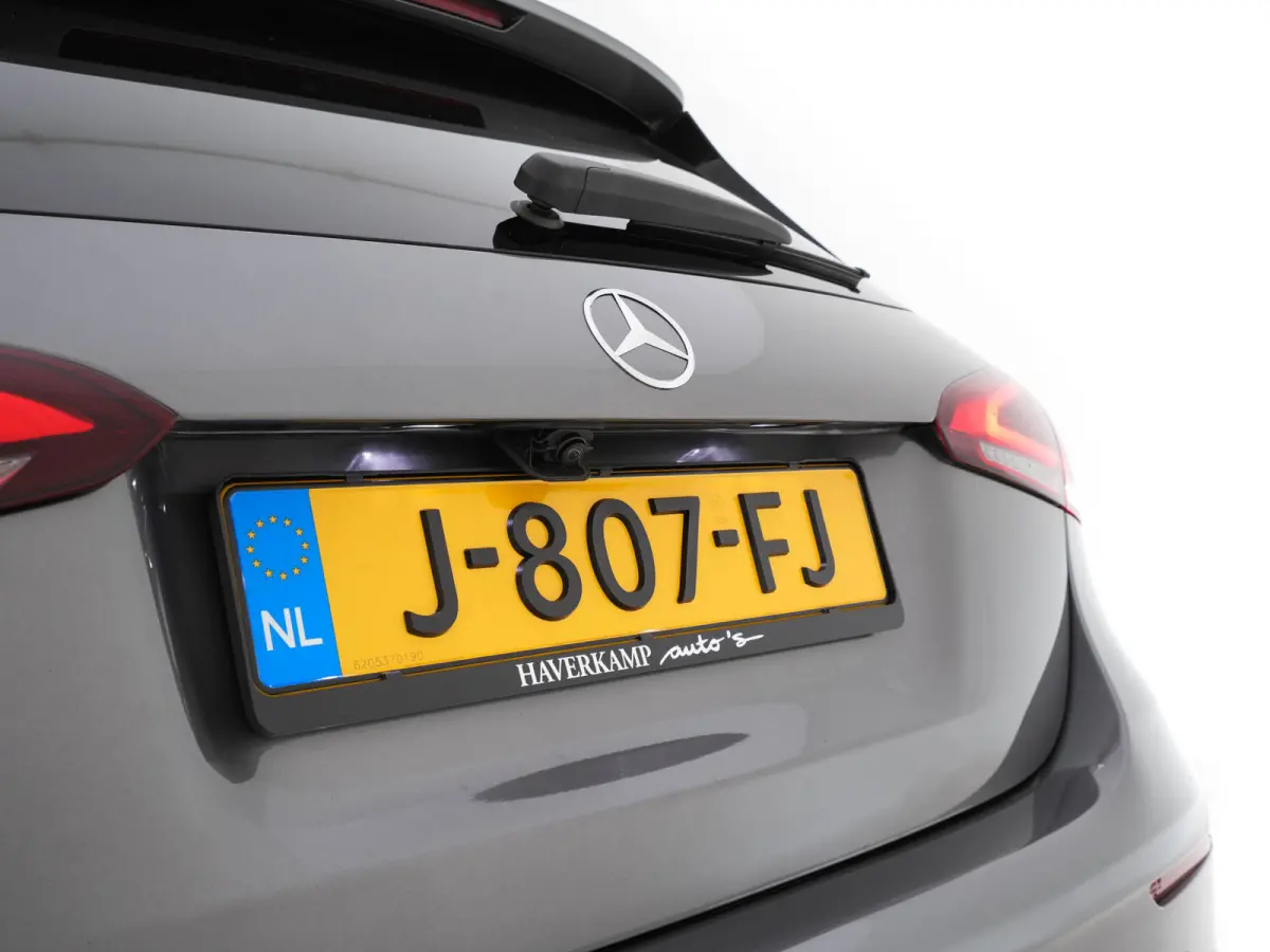 180 AMG-Line Business Solution *PANO | LEATHER-MICROFIBRE | WIDESCREEN-COCKPIT | FULL-LED | CAMERA | ECC | PDC | CRUISE | HEATED-SPORTSEATS | PRIVACY-GLASS | 18"ALU*