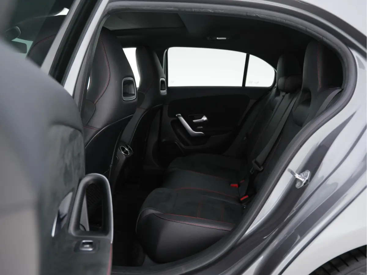 180 AMG-Line Business Solution *PANO | LEATHER-MICROFIBRE | WIDESCREEN-COCKPIT | FULL-LED | CAMERA | ECC | PDC | CRUISE | HEATED-SPORTSEATS | PRIVACY-GLASS | 18"ALU*