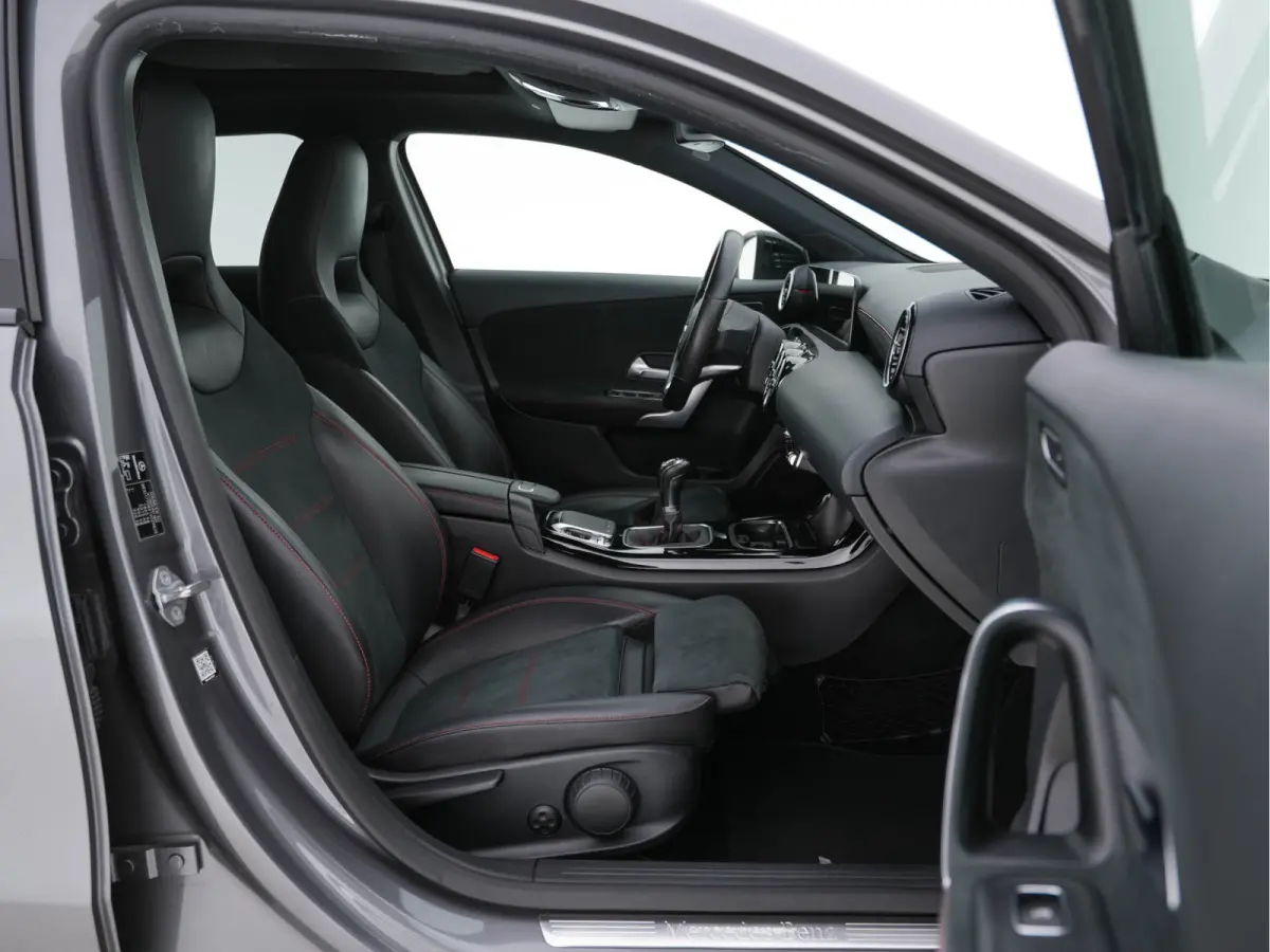 180 AMG-Line Business Solution *PANO | LEATHER-MICROFIBRE | WIDESCREEN-COCKPIT | FULL-LED | CAMERA | ECC | PDC | CRUISE | HEATED-SPORTSEATS | PRIVACY-GLASS | 18"ALU*