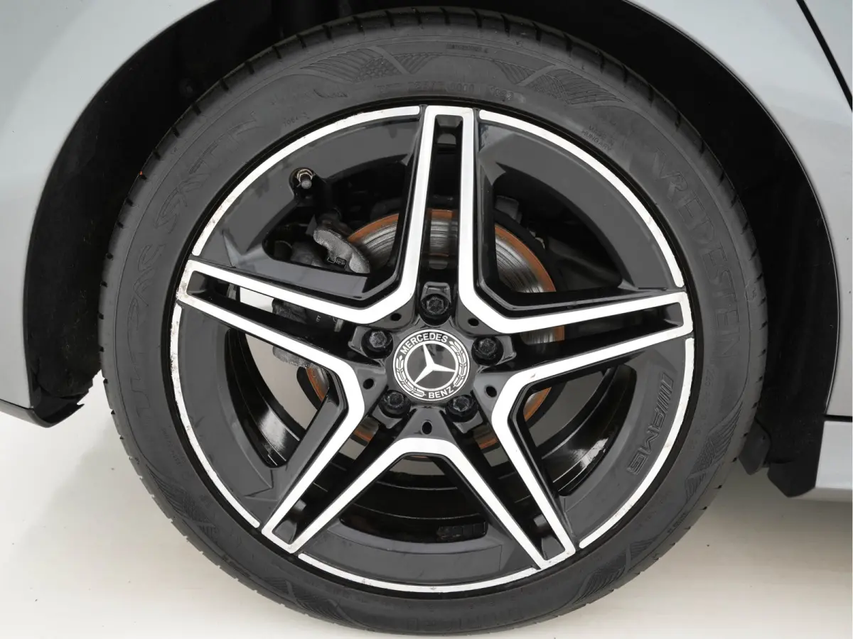 180 AMG-Line Business Solution *PANO | LEATHER-MICROFIBRE | WIDESCREEN-COCKPIT | FULL-LED | CAMERA | ECC | PDC | CRUISE | HEATED-SPORTSEATS | PRIVACY-GLASS | 18"ALU*