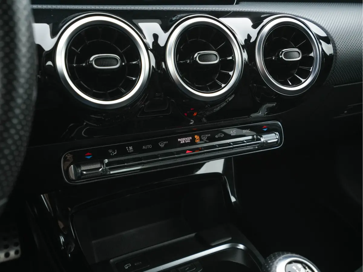 180 AMG-Line Business Solution *PANO | LEATHER-MICROFIBRE | WIDESCREEN-COCKPIT | FULL-LED | CAMERA | ECC | PDC | CRUISE | HEATED-SPORTSEATS | PRIVACY-GLASS | 18"ALU*