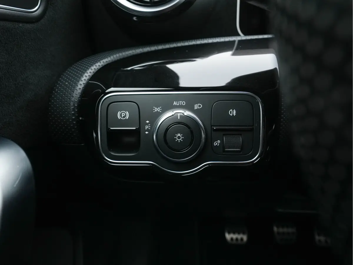 180 AMG-Line Business Solution *PANO | LEATHER-MICROFIBRE | WIDESCREEN-COCKPIT | FULL-LED | CAMERA | ECC | PDC | CRUISE | HEATED-SPORTSEATS | PRIVACY-GLASS | 18"ALU*