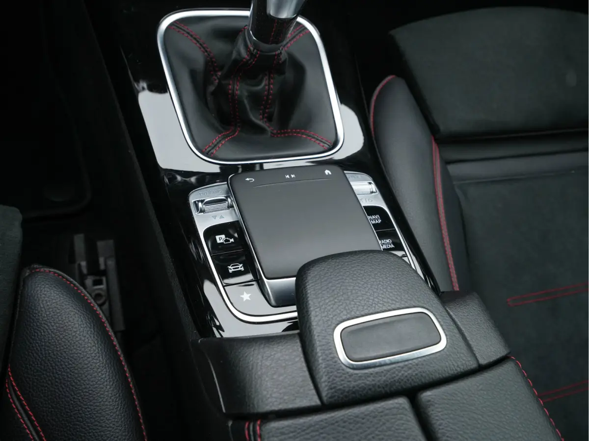 180 AMG-Line Business Solution *PANO | LEATHER-MICROFIBRE | WIDESCREEN-COCKPIT | FULL-LED | CAMERA | ECC | PDC | CRUISE | HEATED-SPORTSEATS | PRIVACY-GLASS | 18"ALU*