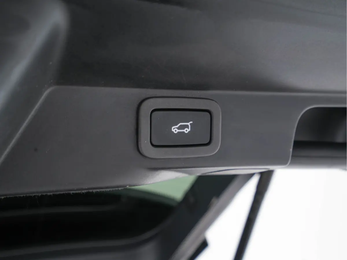 3.0 TDV6 HSE Dynamic [ 7-Pers ] Aut. *PANO | LEATHER | BI-XENON | NAVI-FULLMAP | CAMERA | CRUISE | HEAD-UP | MEMORY-PACK | HEATED-COMFORTSEATS | PRIVACY-GLASS | SHIFT-PADDLES | TOWBAR | 20"A